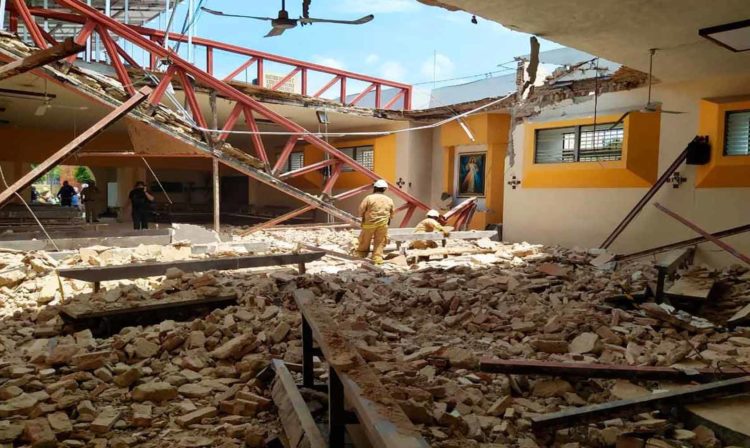 Pasa En México Se Cae Iglesia Y Deja 12 Heridos 