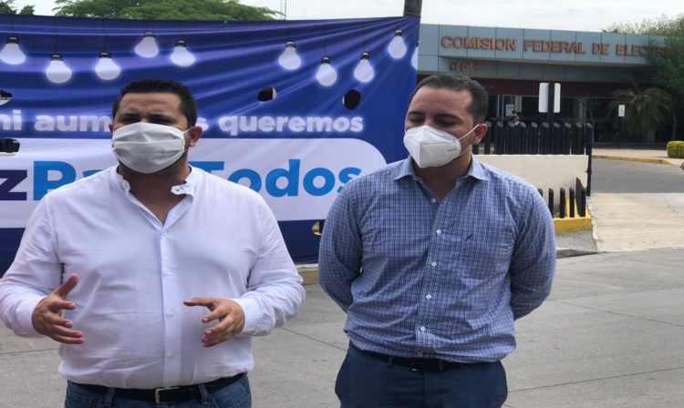 Se Manifiestan En Apatzingán Por Cobros Excesivos De La CEF