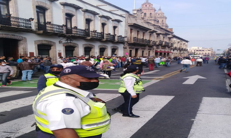 #Morelia Pese A Contingencia Transportistas Se Manifiestan VS Uber