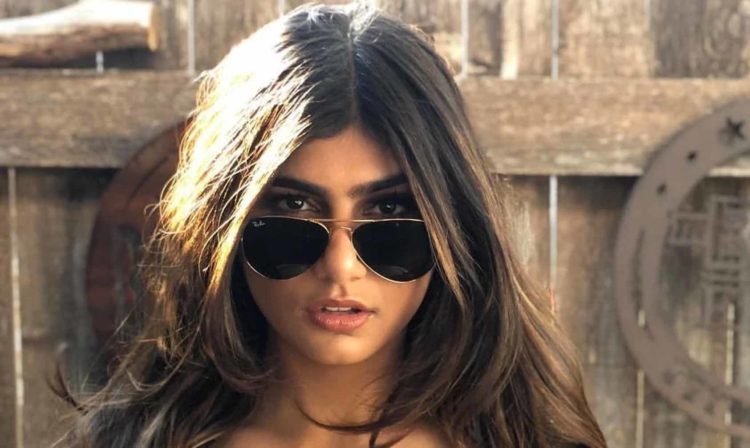 Fans De K-Pop Están Saboteando PorHub Para Desaparecer Videos De Mia Khalifa