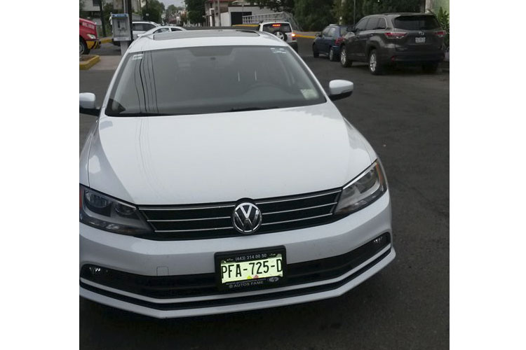 carro-con-tarjeton-del-Poder-Judicial-Morelia