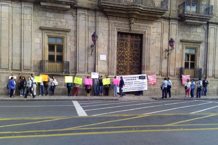 manifestacion-cnte-palacio-de-gobierno-morelia