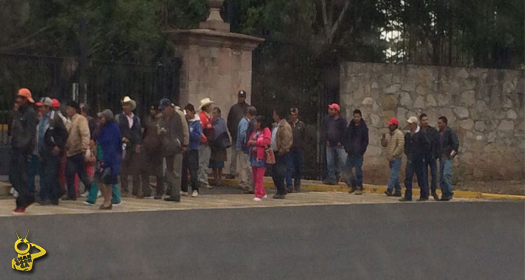 manifestantes-casa-de-gobierno-el-rosario-2