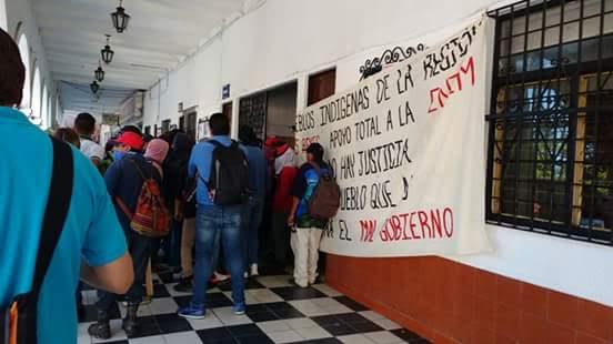 normalistas-toman-alcaldia-de-los-reyes-2