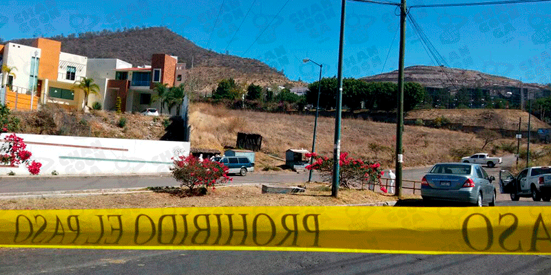Encuentran-Cadáver-Envuelto-En-Una-Cobija-Al-Interior-De-Una-Camioneta--GIF-