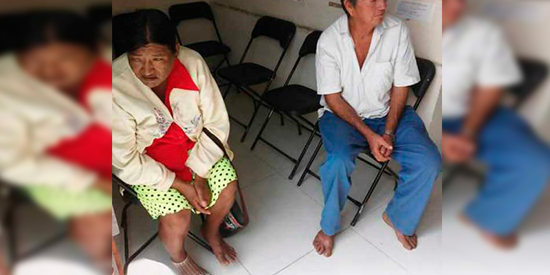 Humillan-A-Campesinos-Entrar-Descalzos-A-Oficina-Quesque-Para-'No-Ensuciar'-El-Piso