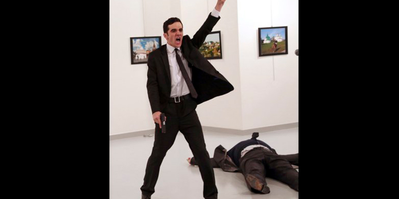 La-Imagen-“Un-Asesinato-En-Turquía”-Es-La-Ganadora-Del-World-Press-Photo-2017-1