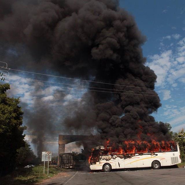 parácuaro quema coches2