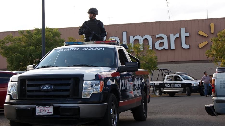 policía patrulla Walmart Morelia