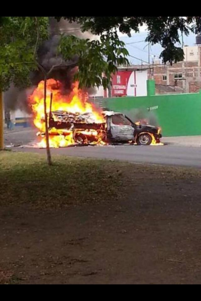 quema de coches en apatzingán