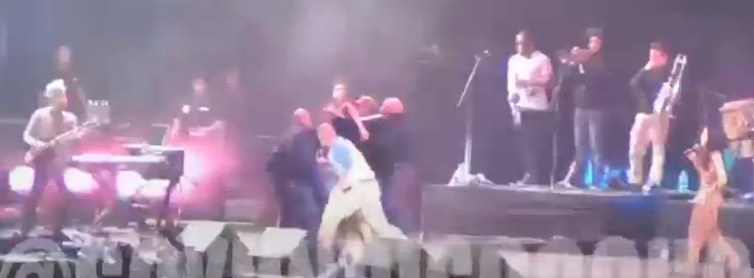 René de Calle 13 golpea a fan en el Vive Latino 2014 #VL14