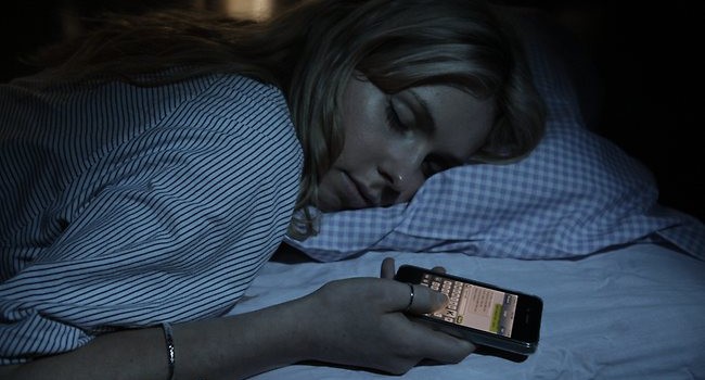dormir con el celular