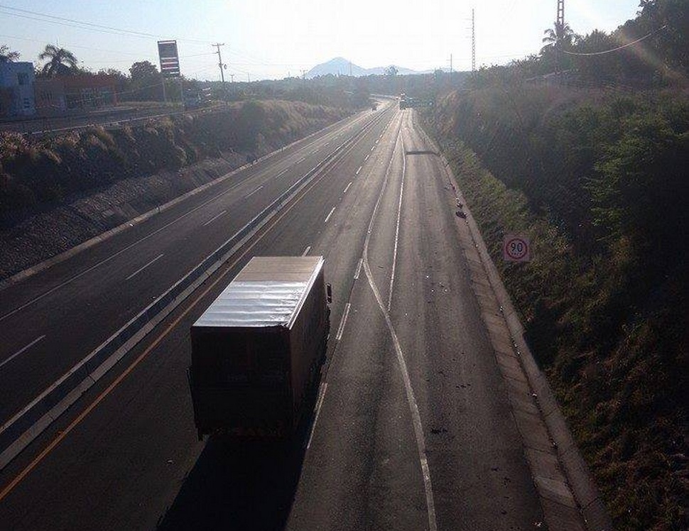carretera Apatzingán-Nueva Italia altura de Úspero libre Michoacán