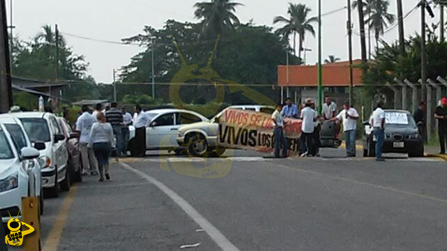 CNTE-bloquea-puerto-Lazaro-Cardenas