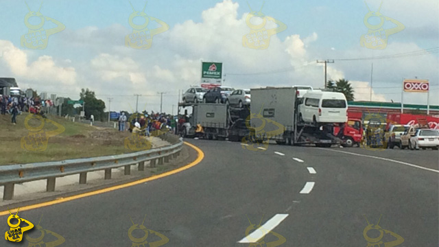 bloqueo-normalistas-Tiripetio-Morelia-Patzcuaro-2