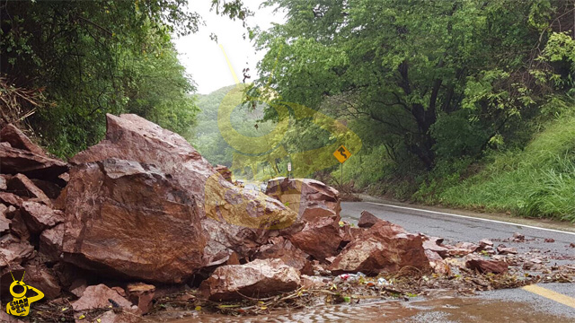cierre-carretera-Lazaro-Cardenas-Manzanillo-huracan-Patricia-Michoacan