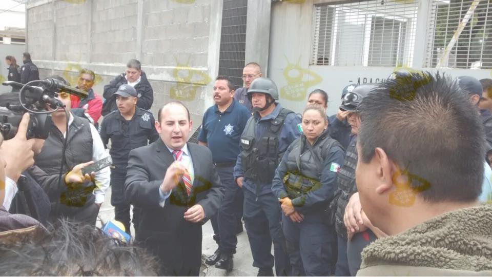 policías manifestandose