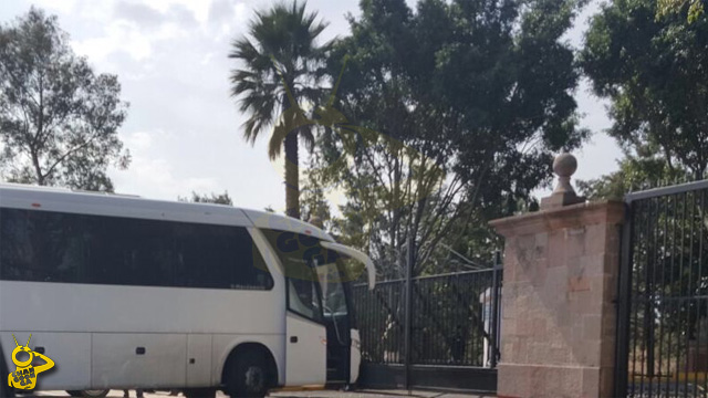 autobus-camion-Casa-de-Gobierno-Morelia-bloqueo-2