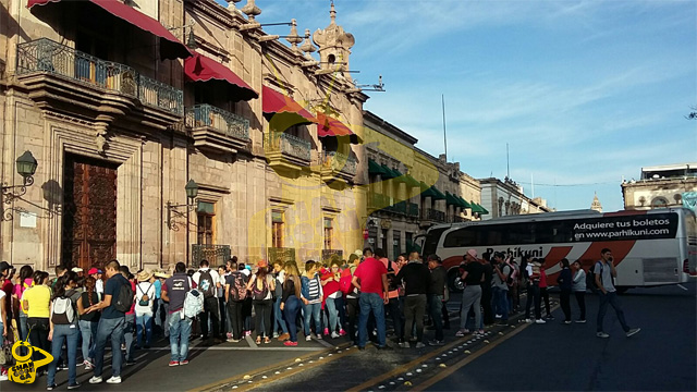 padres-normalistas-manifestacion-Morelia-7