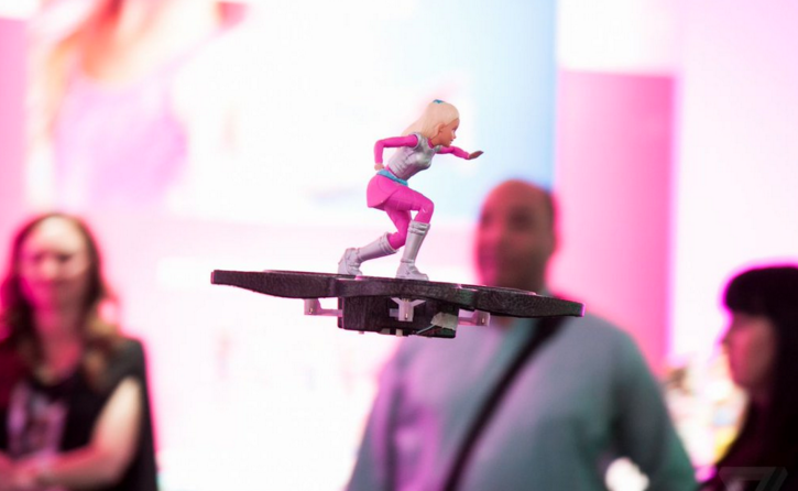 Barbie con dron y smart home