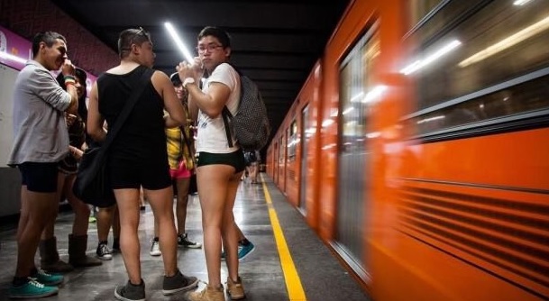dia sin pantalones metro cdmx 3