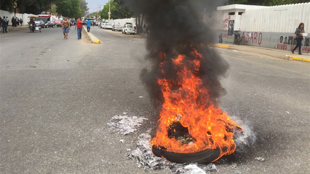 quema-de-llantas-Oaxaca-CNTE