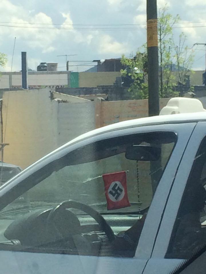 Captan A Taxista Moreliano Circulando Con Un Banderin Nazi ¿Te Subirías A Su Unidad?