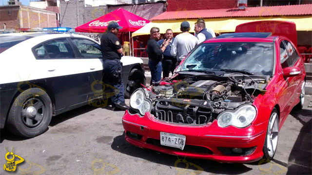 Mercedes-Benz-golpeado-por-el-tren-Morelia