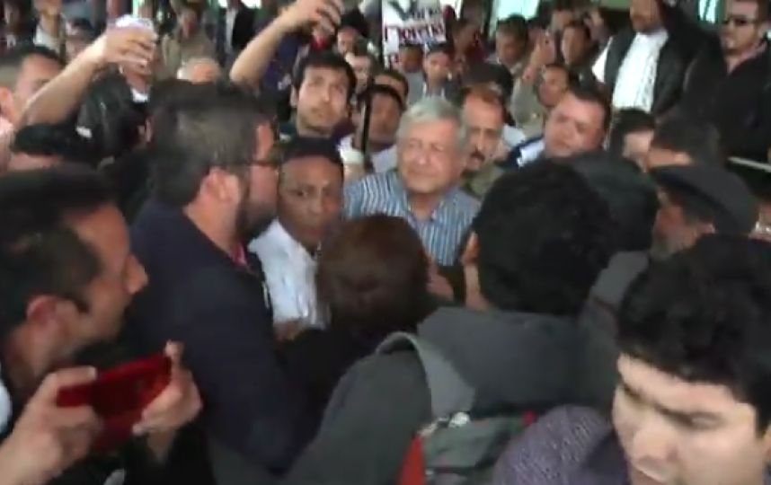 escupen a amlo