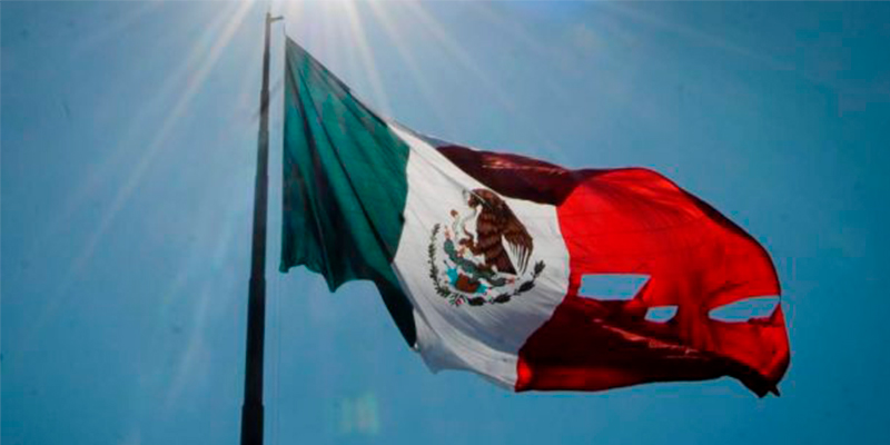 bandera-de-México-se-rasga