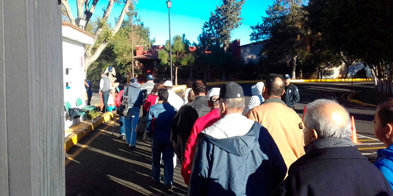 ex-braceros-atendidos-Casa-de-Gobierno