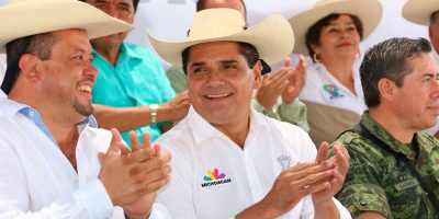 Silvano-Aureoles-sombrero