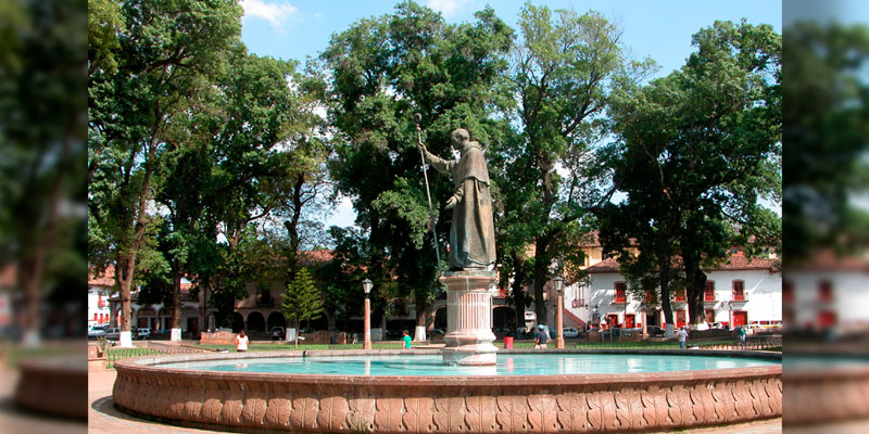 Tata-Vasco-Plaza-Grande-Patzcuaro