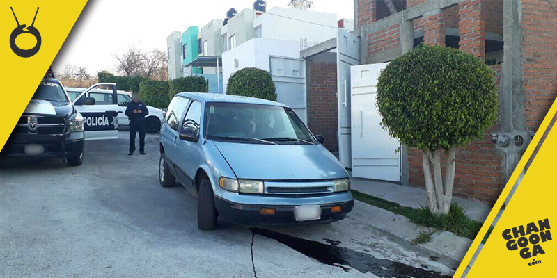 En menos de una hora los oficiales de la Policía Michoacán  recuperaron una camioneta que había sido robada. Los delincuentes abandonaron la unidad, no sin antes hurtarle la batería. Todo fue en una reciente movilización de los guardianes del orden. El vehículo robado fue localizado en la calle Pedro Hinojosa en el fraccionamiento La Luz, en esta ciudad de Morelia. Se supo que al serle hurtado su automotor la parte afectada denunció lo sucedido al número de emergencias directo de los municipales: 113-5000. De esta forma se activó un importante operativo y después de aproximadamente 45 minutos fue encontrada la camioneta. La unidad es una tipo Van, de color cobalto, con placas de circulación de esta entidad federativa. Ante el escenario, las autoridades exhortaron a la población a que se continúe con el tema de la denuncia para así ofrecer resultados exitosos contra la delincuencia