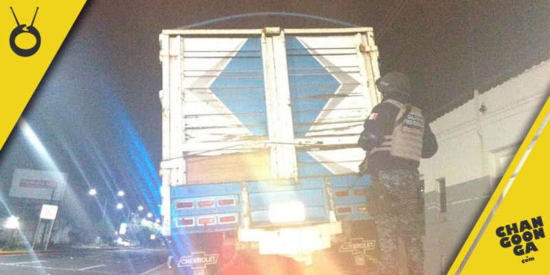 Gendarmes-Aseguran-Camioneta-Cargada-Con-Más-De-4-Mil-Litros-De-Gasolina-Robada
