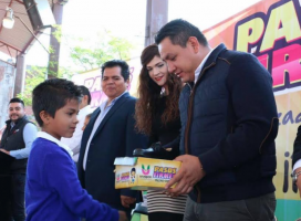 entrega de zapatos ayuntamiento de uruapan