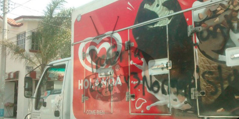 normalistas-vandalizan-camioneta-3