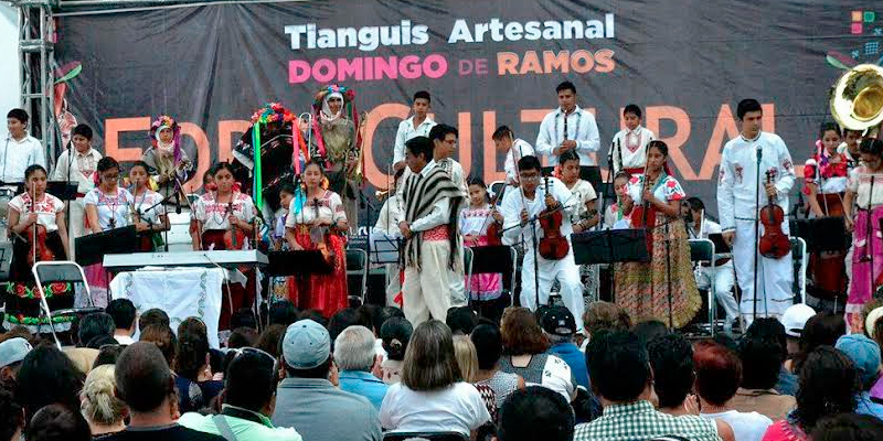 tianguis-artesanal-del-domingo-de-ramos-Uruapan-sinfónica-juchari-tsipikua