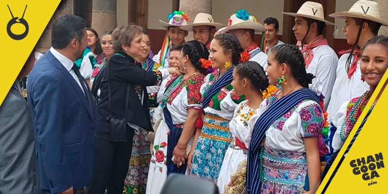 Carmen-Aristegui-Presea-Gertrudis-Bocanegra-Patzcuaro