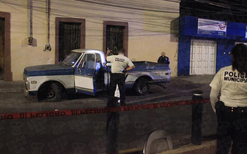 Descubren-Cadáver-Putrefacto-Dentro-De-Una-Camioneta-Abandonada