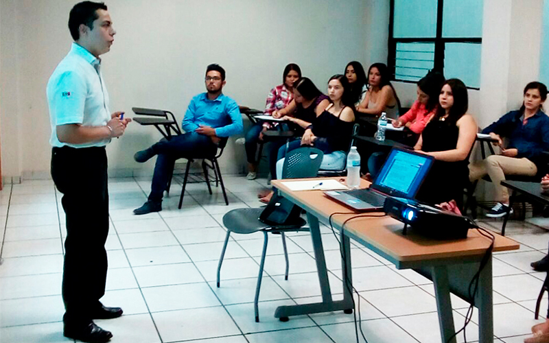 curso-electrónica-alumnos-Uruapan