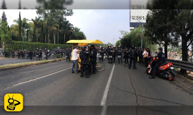 granaderos-bloqueo-Casa-de-Gobierno-Morelia