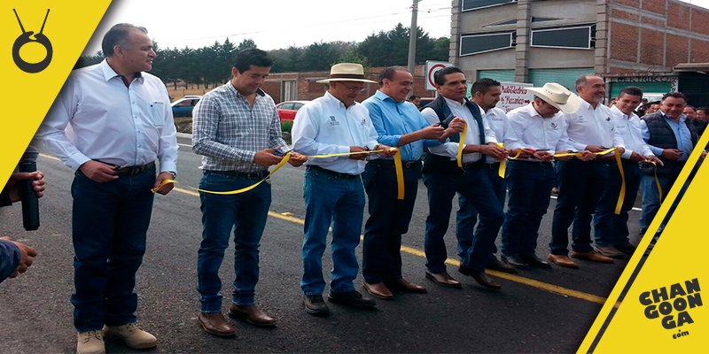inaugura-carretera-Silvano-Aureoles-Conejo