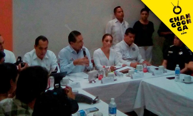 reunion-Silvano-Aureoles-famila-Salvador-Adame-periodistas-Apatzingan-2