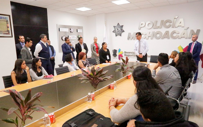 Juan-Bernardo-Corona-Martínez-apoyo-a-familiares-de-policías-fallecidos-2