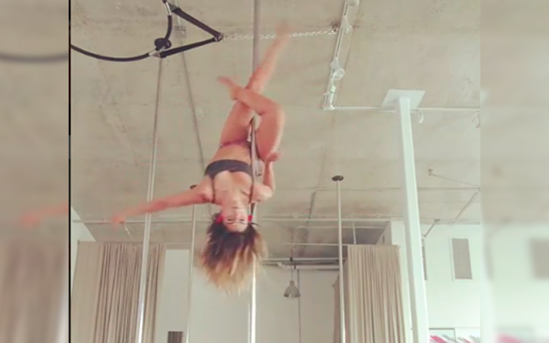 María-León-pole-dance