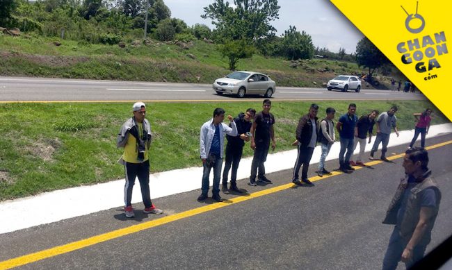 Normalistas-Tiripetio-boteando-