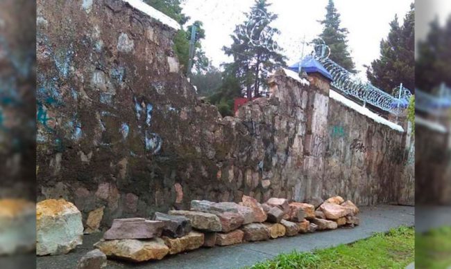 cae-pared-panteon-Morelia