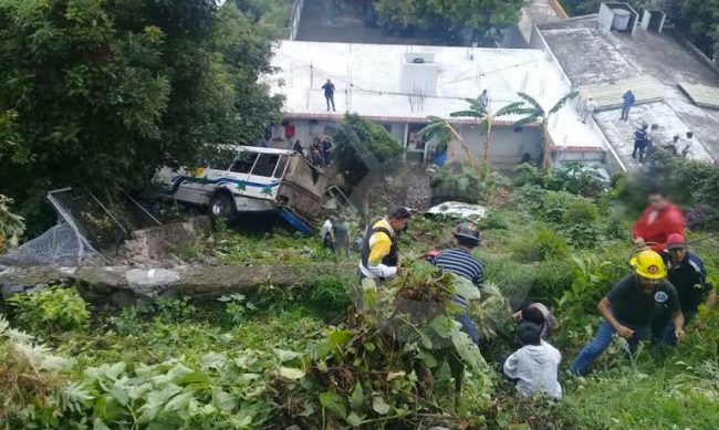 desbarranca-camion-uruapan