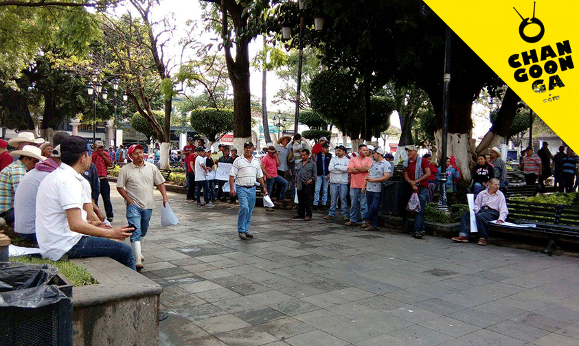 manifestación--simpatizantes-ex-autodefensas-Los-Reyes-Michoacán
